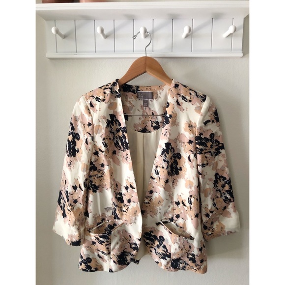 Chelsea28 Jackets & Blazers - ❄️Chelsea28 Floral Blazer